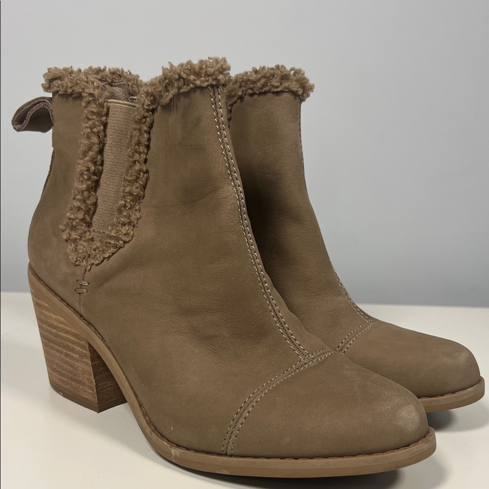 Toms Women's Brown Tan‎ Heeled Ankle Boots with Faux Fur Trim Size 9